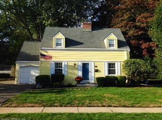 78 Ledgewood Rd, West Hartford, CT 06107