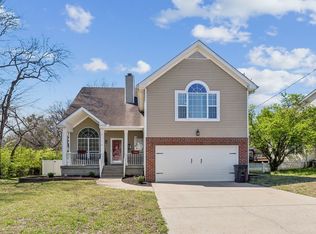 104 Parkwood Ln, Hendersonville, TN 37075