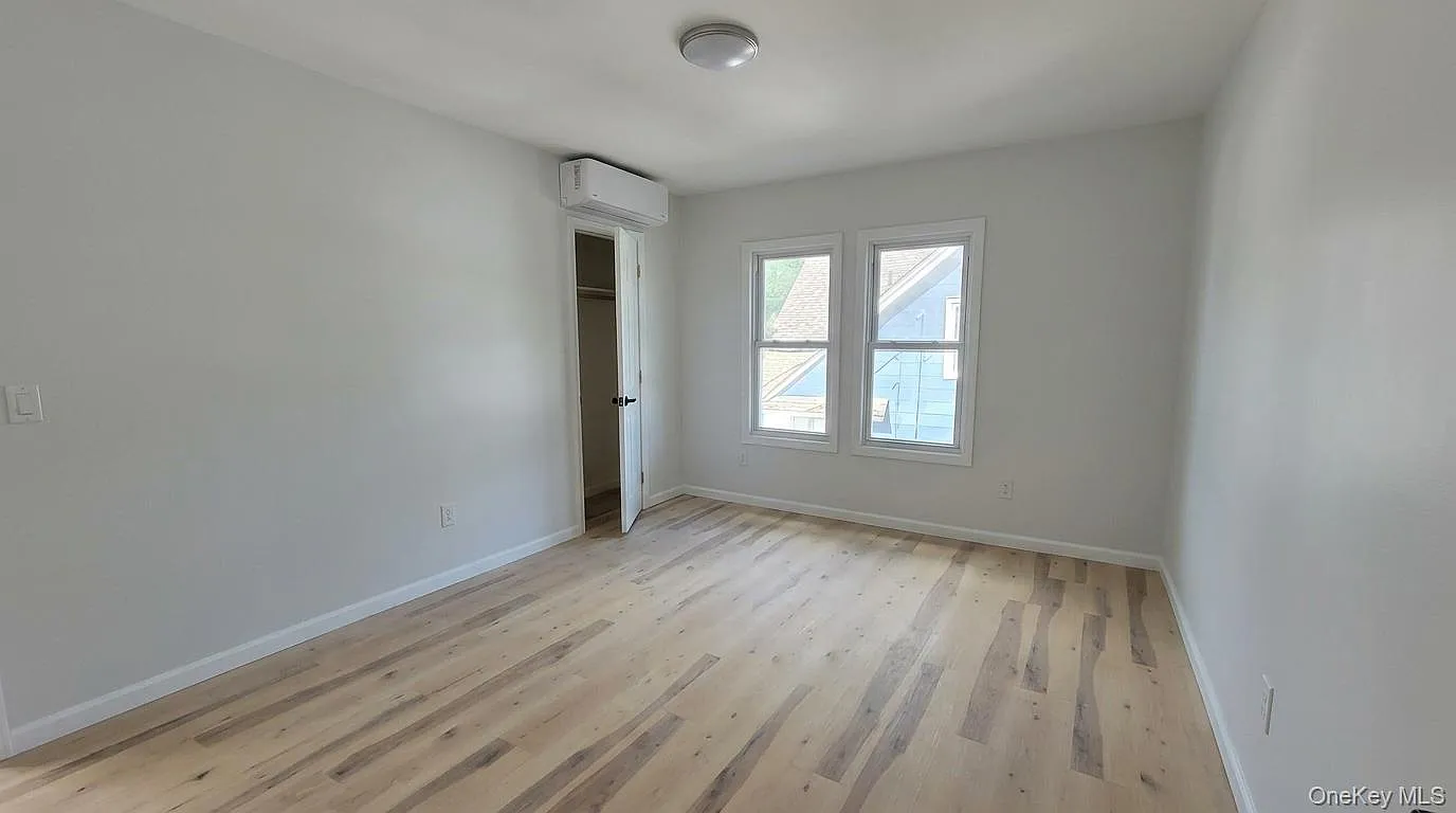 3 bed, 1.5 bath, 1424 sqft, $2,700 — Photo 3