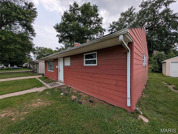 3rd image of 1138 Lilac Dr