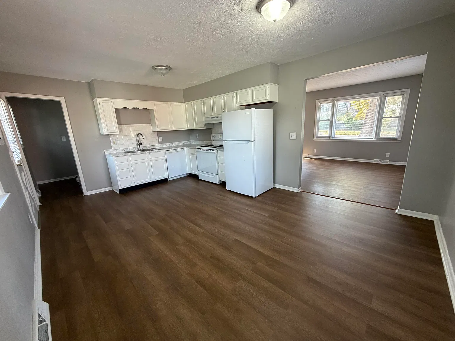3 bed, 1.0 bath, 1134 sqft, $1,595 — Photo 4