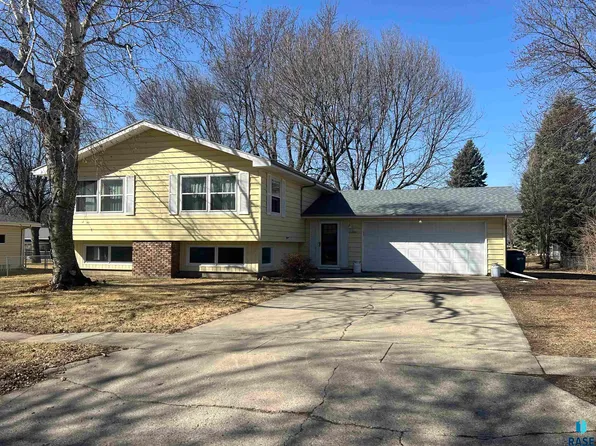 1021 N Jackson St, Luverne, MN 56156