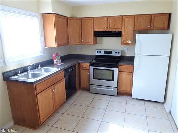 4th image of 413 Rogers Ave #B