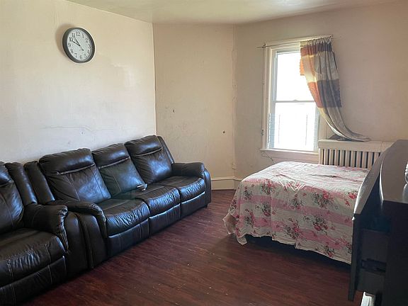 4th image of 124 N Portland Ave