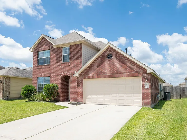 1011 Sarena Ct — Photo 3