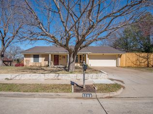 5703 Waterview Dr, Arlington, TX 76016