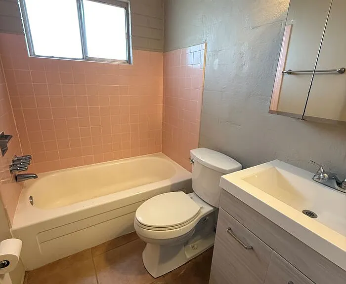 1007 E Silver St — Photo 9