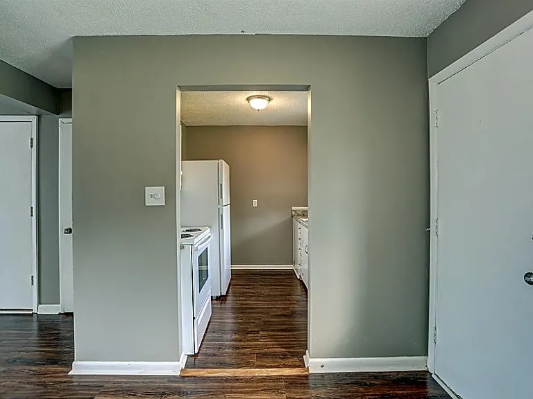 501 Laurel Dr NW — Photo 4