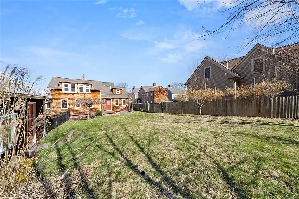 4 bed, 1.5 bath, 1382 sqft, $5,000 — Photo 3