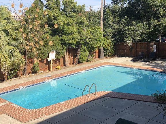 5th image of 2118 Edgehill Dr APT 209