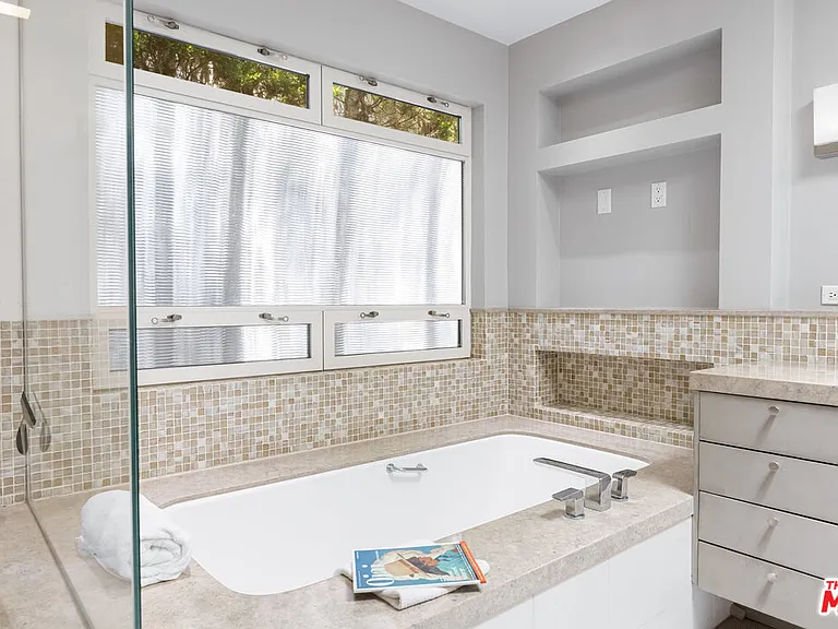 1256 Beverly Green Dr — Photo 22