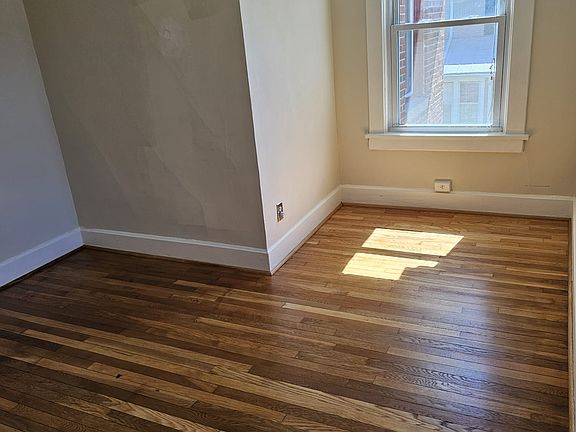 5th image of 821 N Jackson St #3