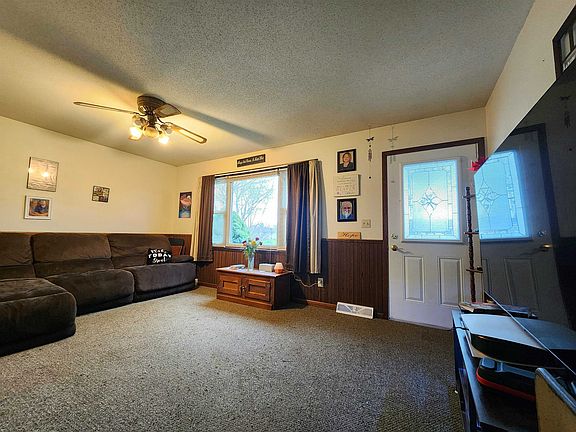3rd image of 612 Schneider Ave