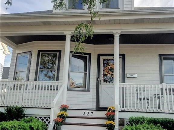 3rd image of 227 Mauran Ave