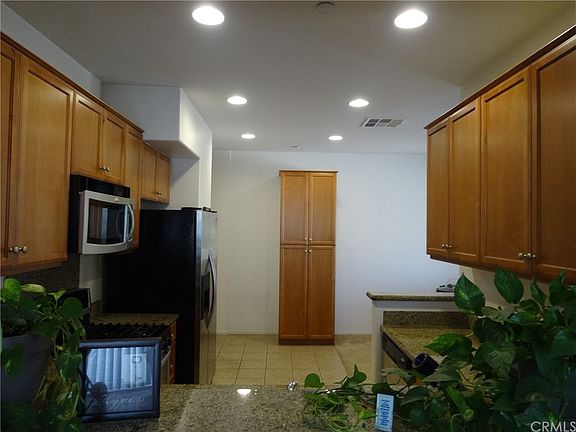 4th image of 35816 Hazelhurst St Unit 2