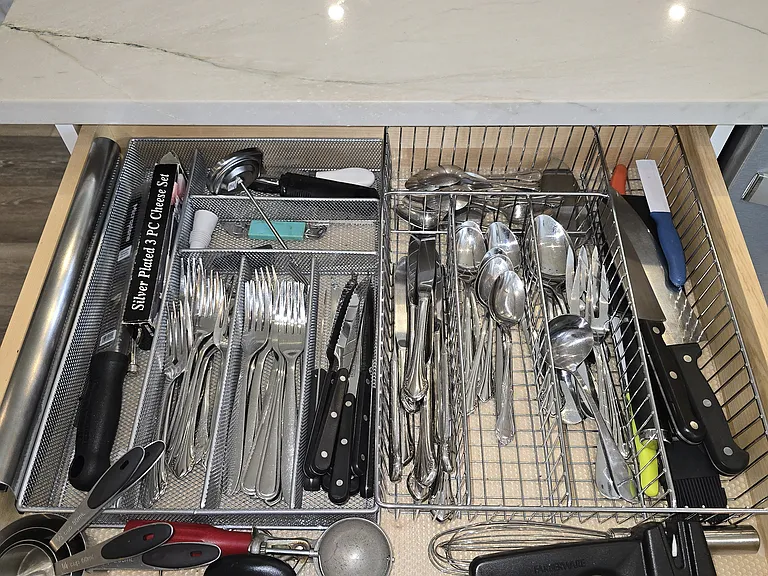 fully equipped with utensils