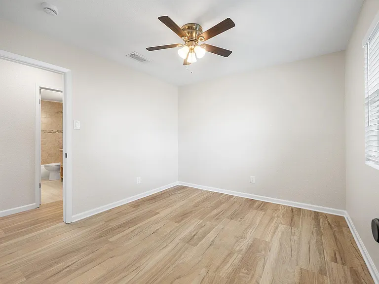 10300 E Rutland Vlg — Photo 30