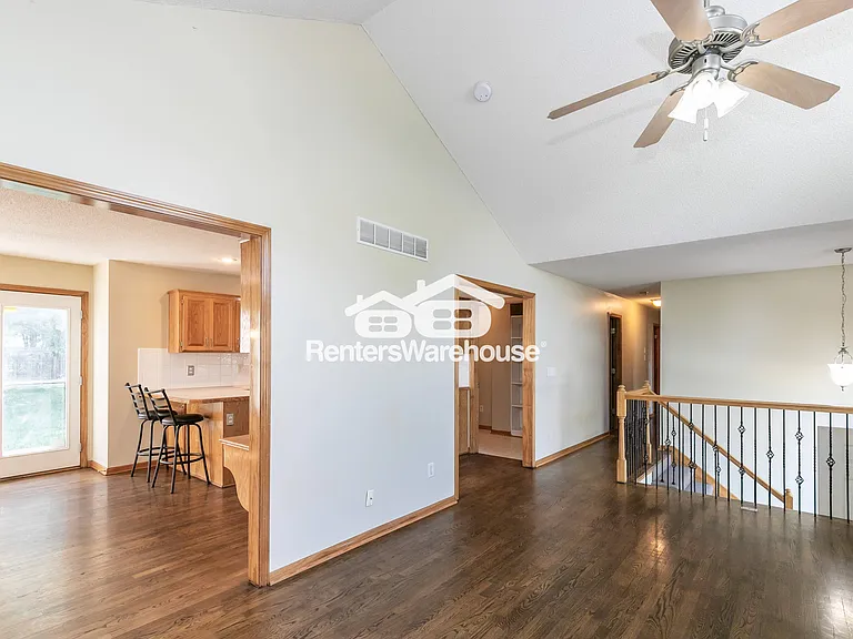 804 Stratford Dr — Photo 6