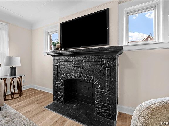 5th image of 15328 Prest St