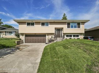 568 N Green Ridge St, Addison, IL 60101