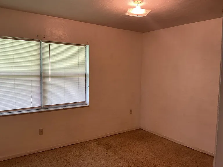 2529 Tanglewood St — Photo 5