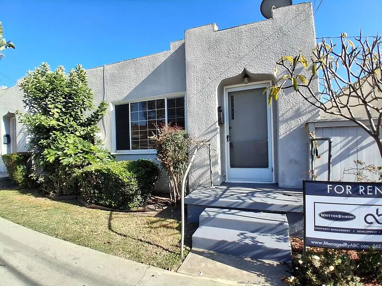 12818 E Penn St — Photo 1