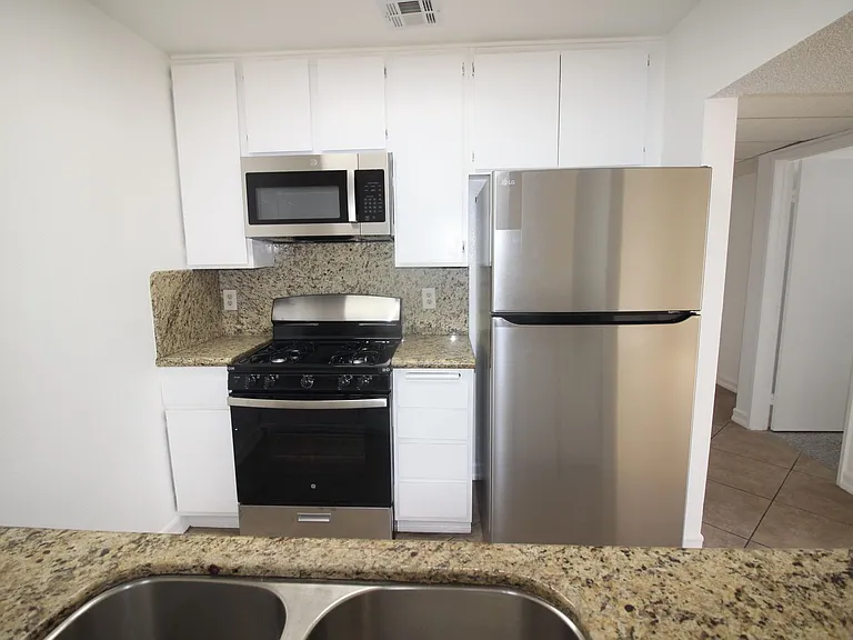 14029 Foothill — Photo 9