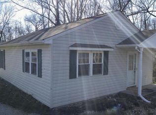 707 1/2 7th St, Radford, VA 24141