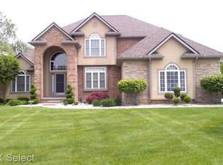 9119 Hidden Oaks Dr, Grand Blanc, MI 48439