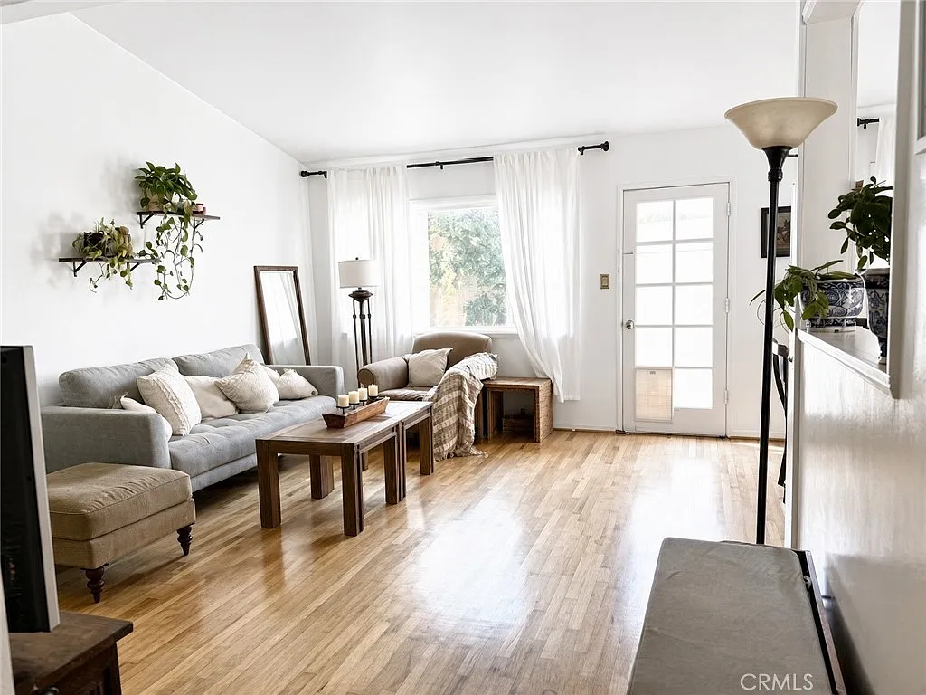 3 bed, 1141 sqft, $4,000 — Photo 3