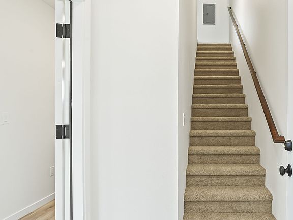 5th image of 4391 N Vancouver Ave #0