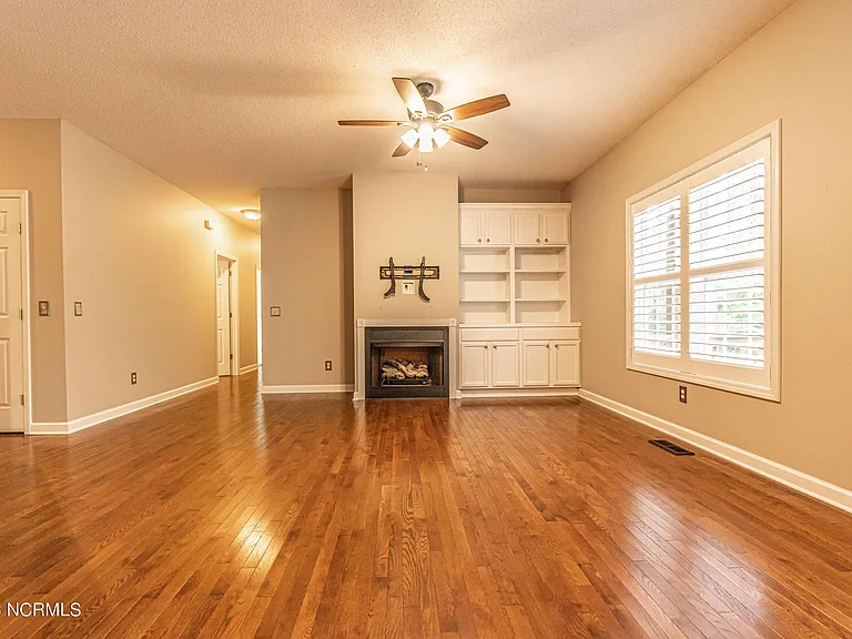 465 Crestview Rd — Photo 34