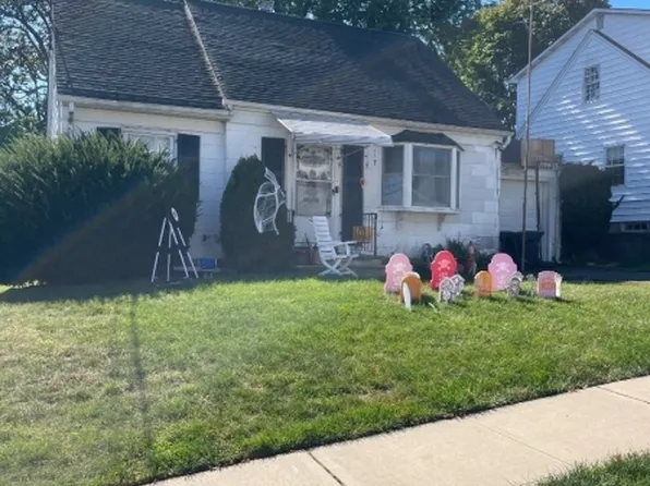 61 Harvey Rd, Clifton City, NJ 07012