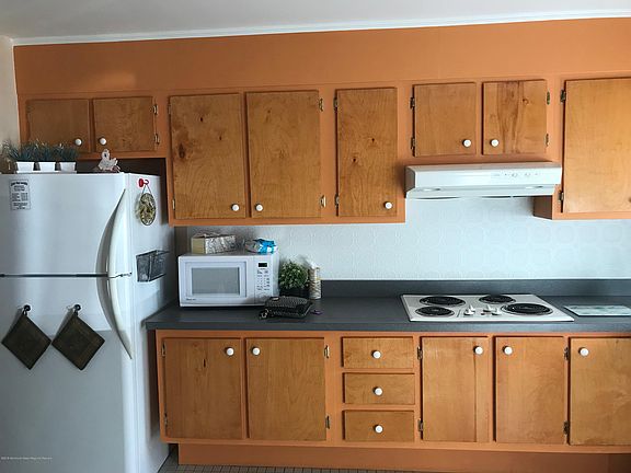 3rd image of 572A Sheffield Ct #100A