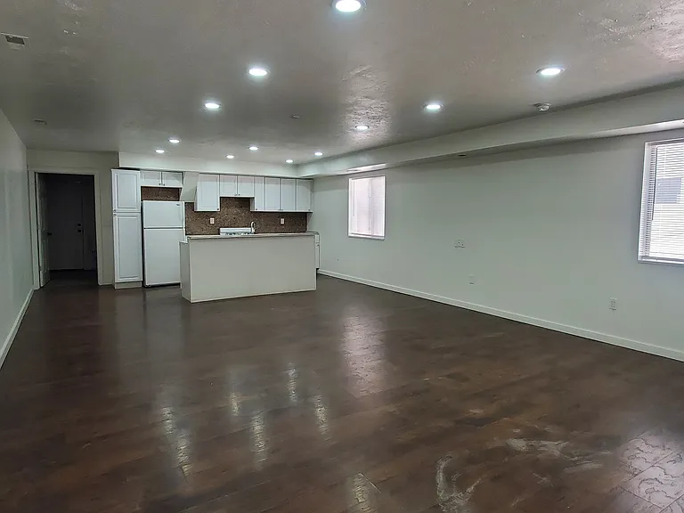 953 S Washington St — Photo 1