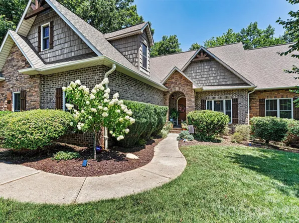 6212 Hayden Dr, Hickory, NC 28601
