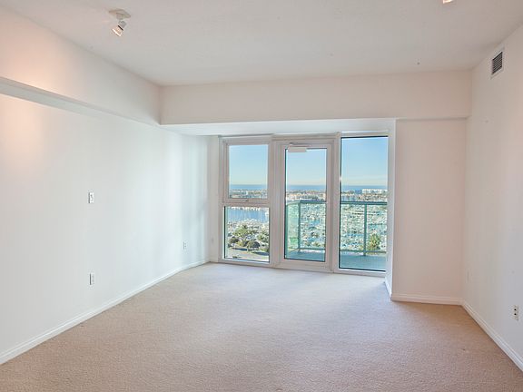 4th image of 13600 Marina Pointe Dr Unit 1901