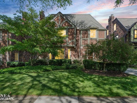 286 McKinley Ave, Grosse Pointe Farms, MI 48236