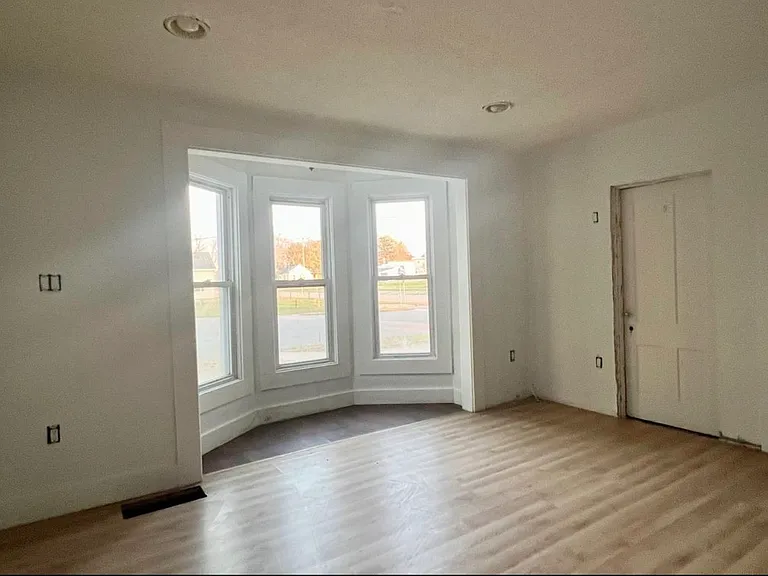 303 Chicago St — Photo 9