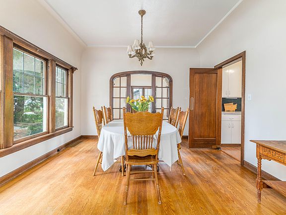 5th image of 1109 Crawford Ave