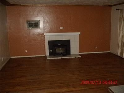 4th image of 3526 E Pine Ave