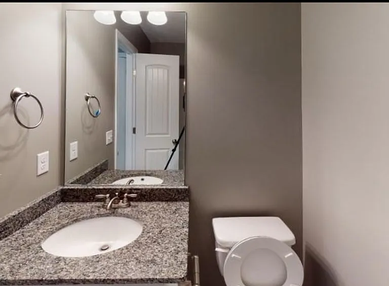 200 SW Laurel Dr #200 SOUTHWEST LAUREL — Photo 8