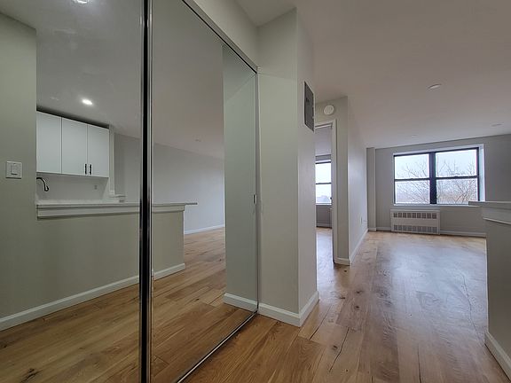 5th image of 829 Greenwood Ave #S2