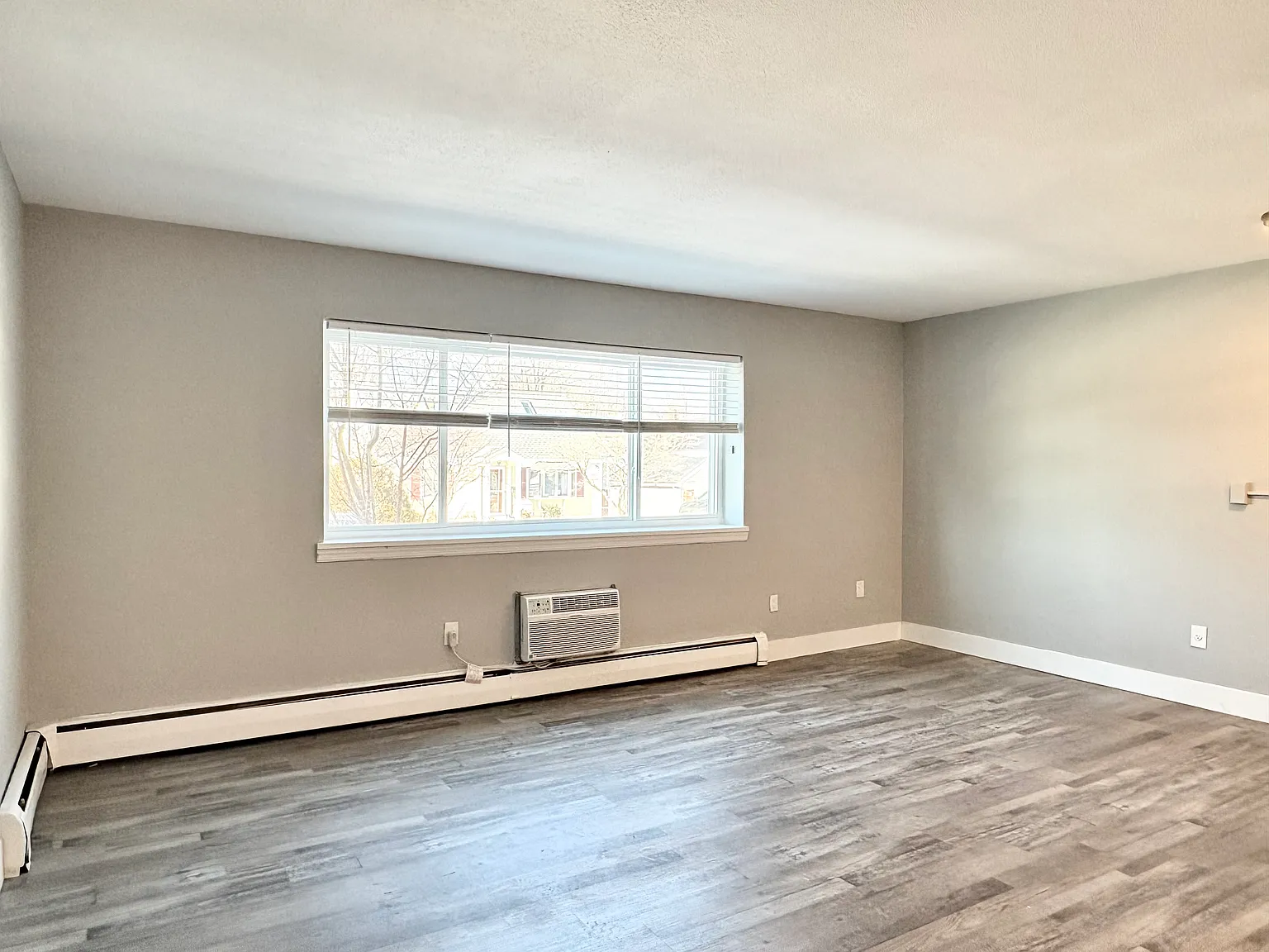 Lynn Apartments — Photo 4