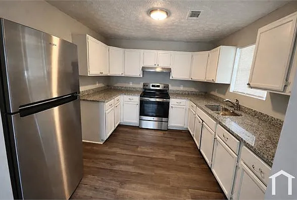 4 bed, $1,795 — Photo 2