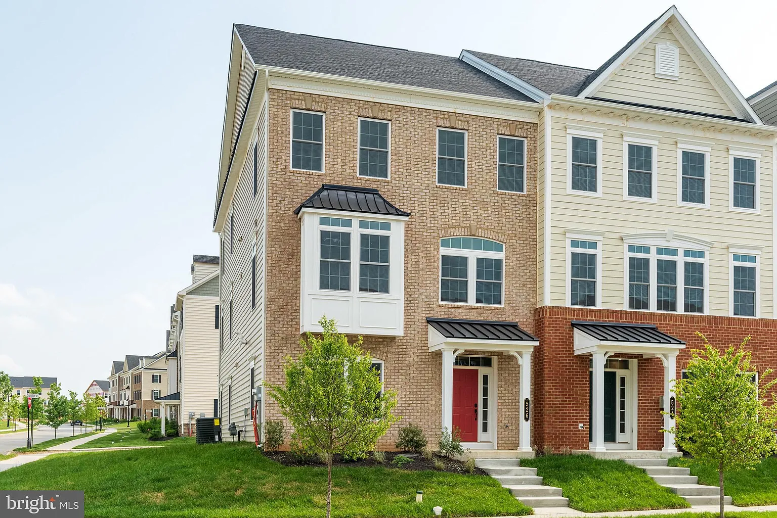 526 Cliff Ln photo 1