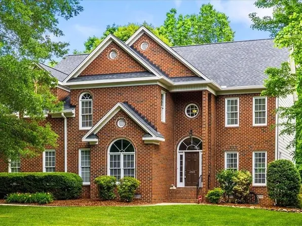 1905 Regents Park Ln, Greensboro, NC 27455