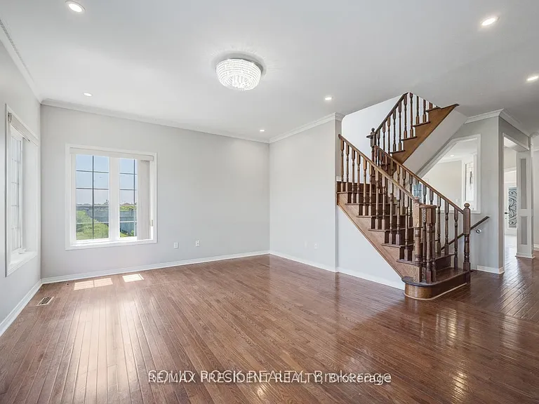 15 Roundstone Dr — Photo 5