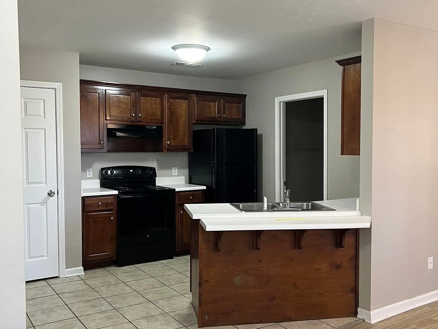 1 bed, 696 sqft, $995 — Photo 3