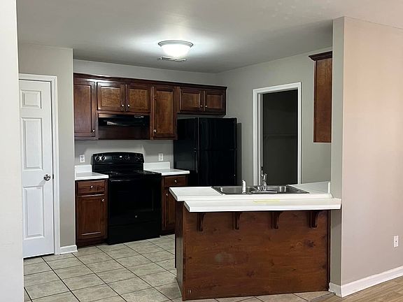 3rd image of 117 Waterford Dr